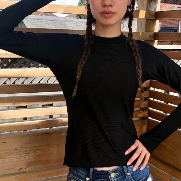 LuLu Lemon Athletica Long Sleeve Top - Picture 2 of 7